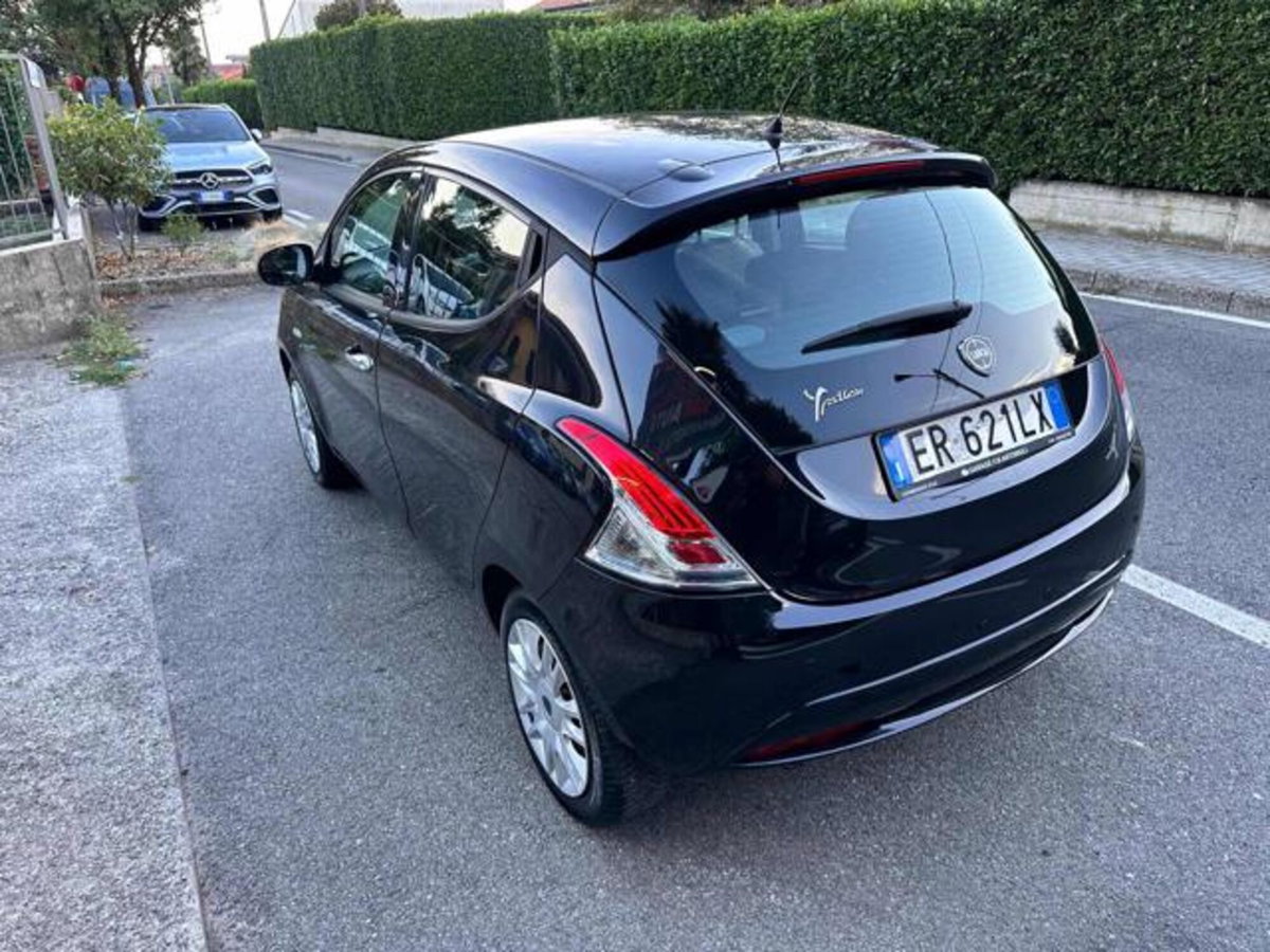 Lancia Ypsilon 1.2 69 CV 5 porte Platinum (8)
