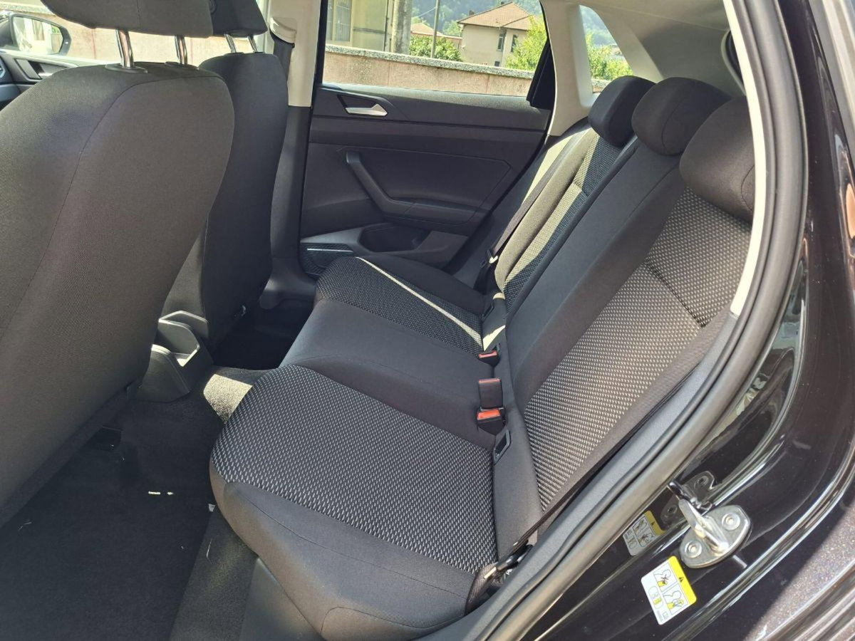 Volkswagen Polo 1.0 Young 80cv (11)