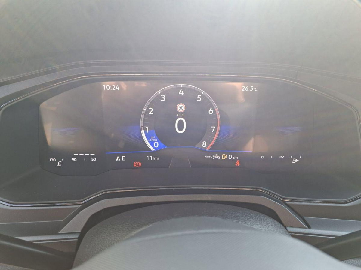 Volkswagen Polo 1.0 Young 80cv (9)