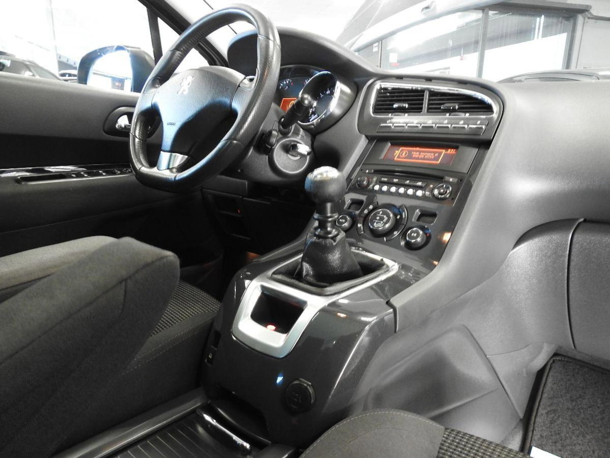 Peugeot 5008 1.6 HDi 112CV Allure (11)