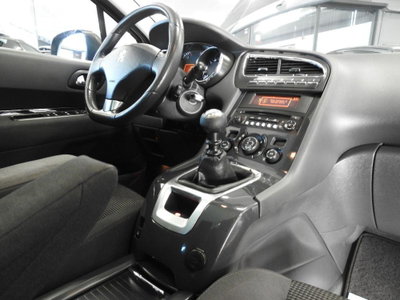 Peugeot 5008 1.6 HDi 112CV Allure (11)