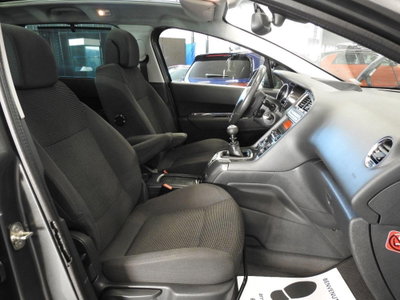 Peugeot 5008 1.6 HDi 112CV Allure (13)