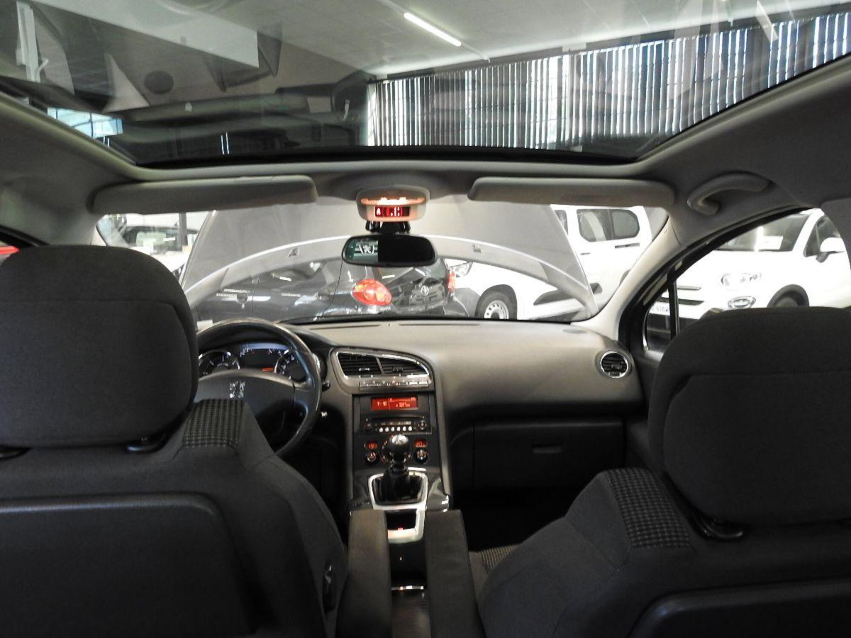 Peugeot 5008 1.6 HDi 112CV Allure (19)