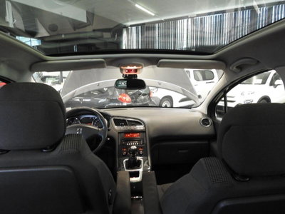 Peugeot 5008 1.6 HDi 112CV Allure (19)