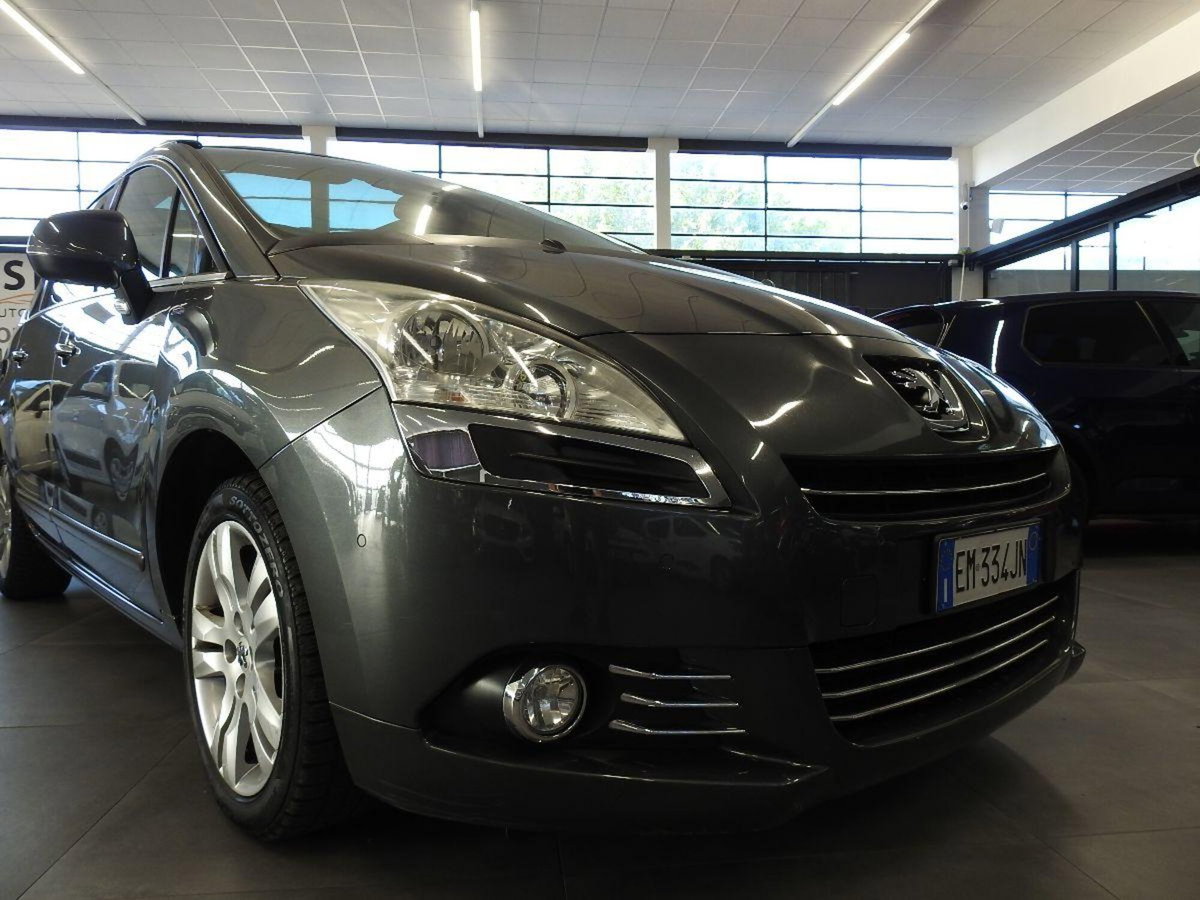 Peugeot 5008 1.6 HDi 112CV Allure (3)