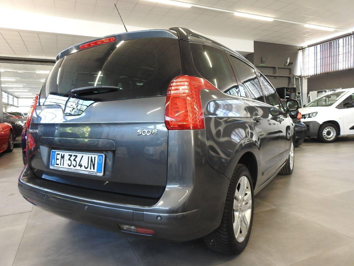 Peugeot 5008 1.6 HDi 112CV Allure (6)