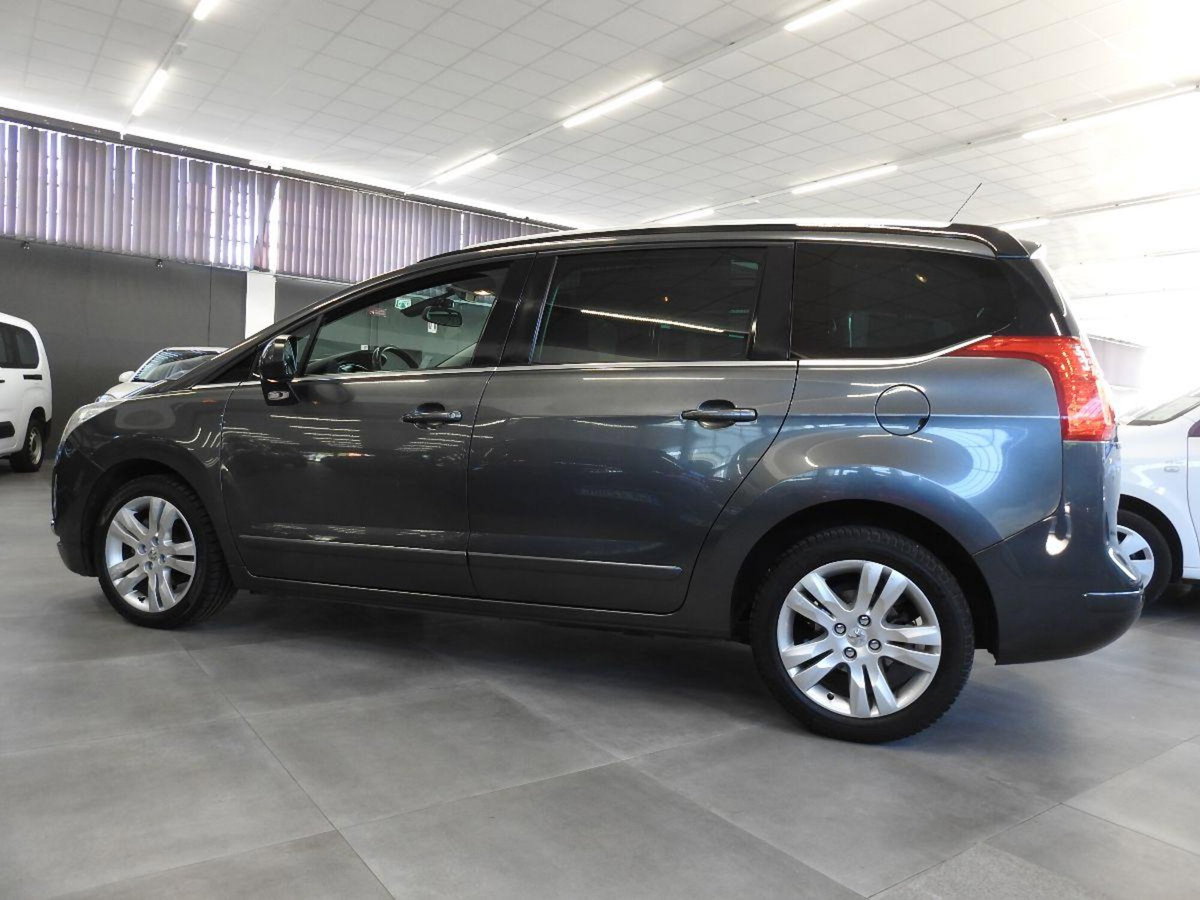 Peugeot 5008 1.6 HDi 112CV Allure (8)