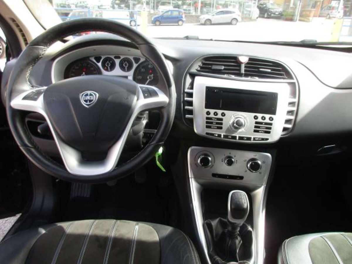 Lancia Delta 1.6 MJT DPF Oro (12)