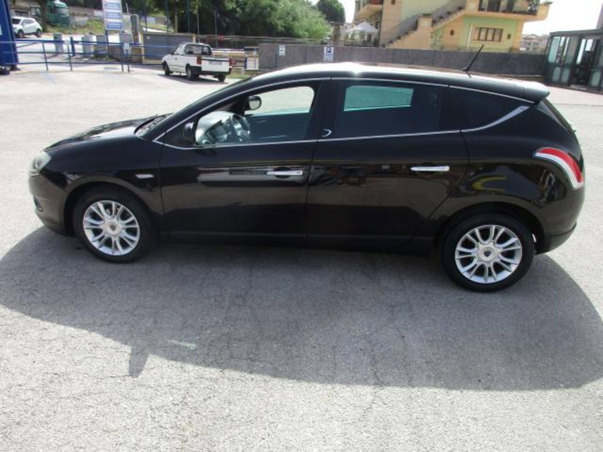 Lancia Delta 1.6 MJT DPF Oro (4)
