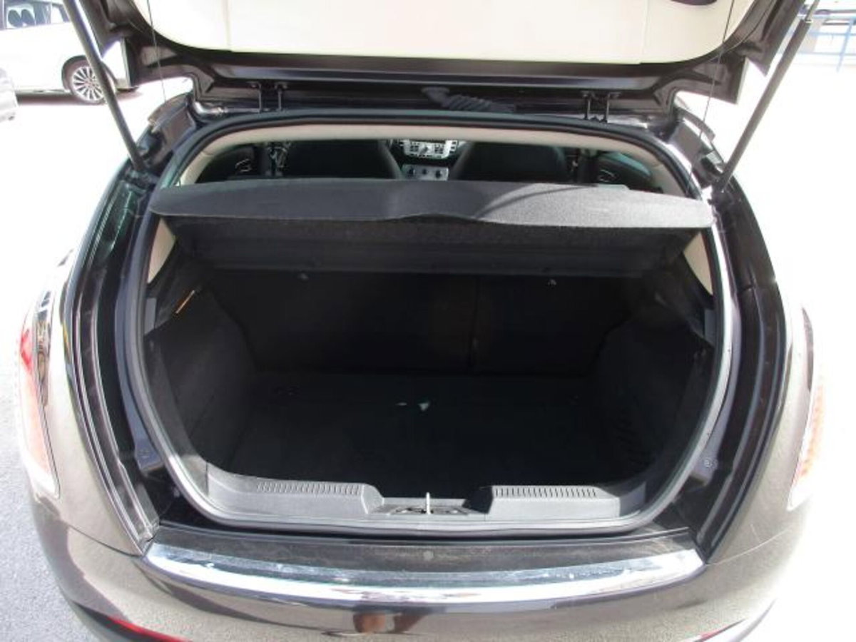 Lancia Delta 1.6 MJT DPF Oro (7)
