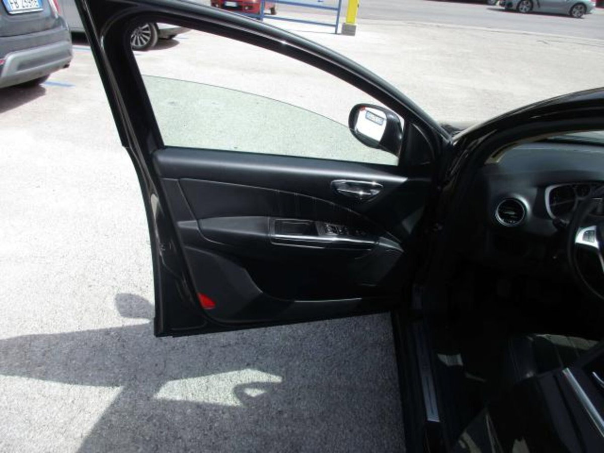 Lancia Delta 1.6 MJT DPF Oro (9)