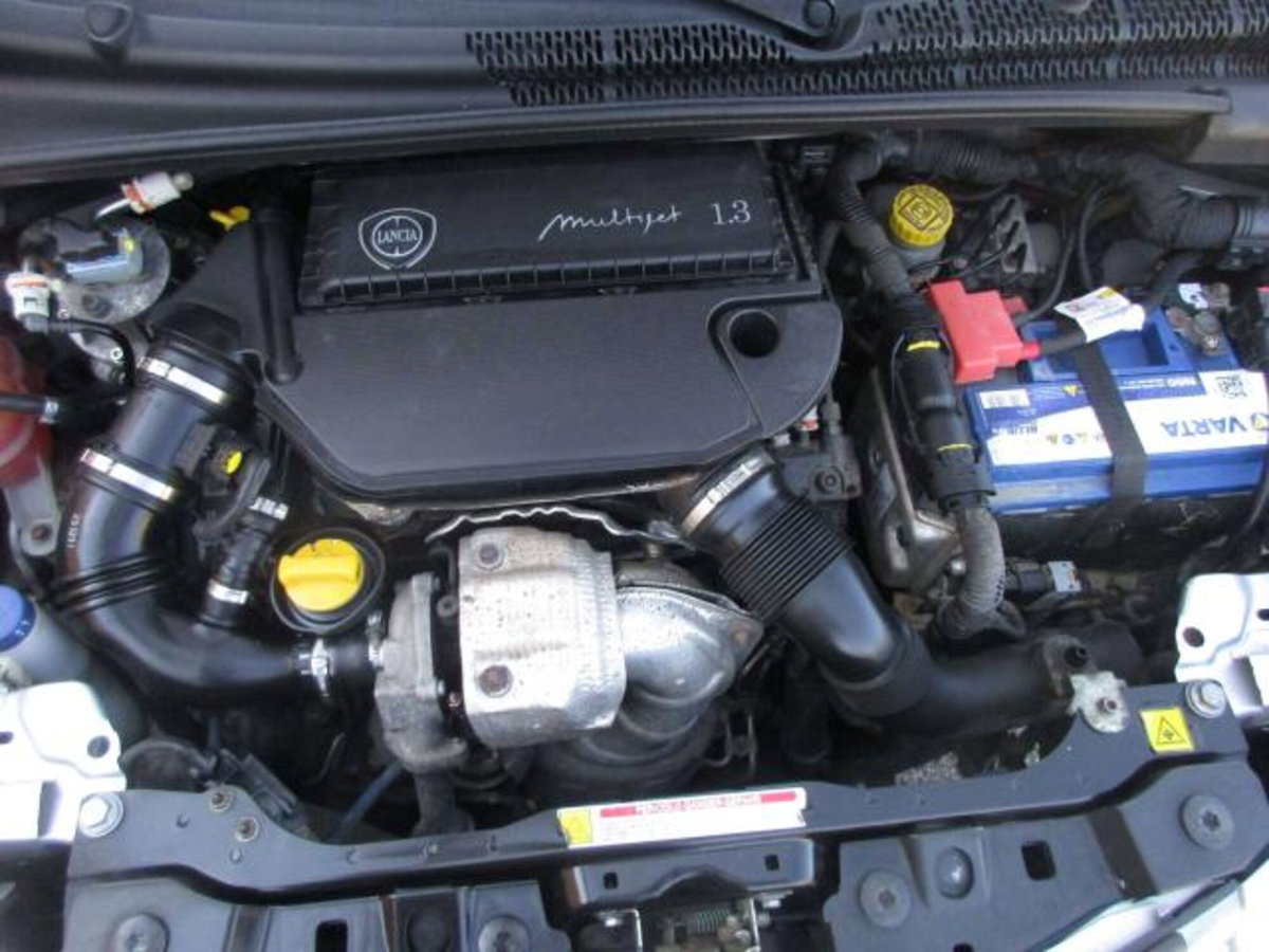 Peugeot 2008 1.2 puretech Active s&s 100cv (13)