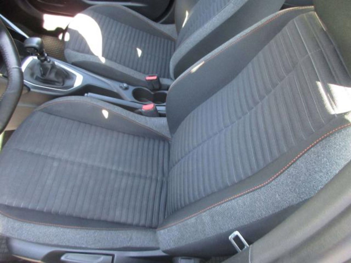 Peugeot 2008 1.2 puretech Active s&s 100cv (7)