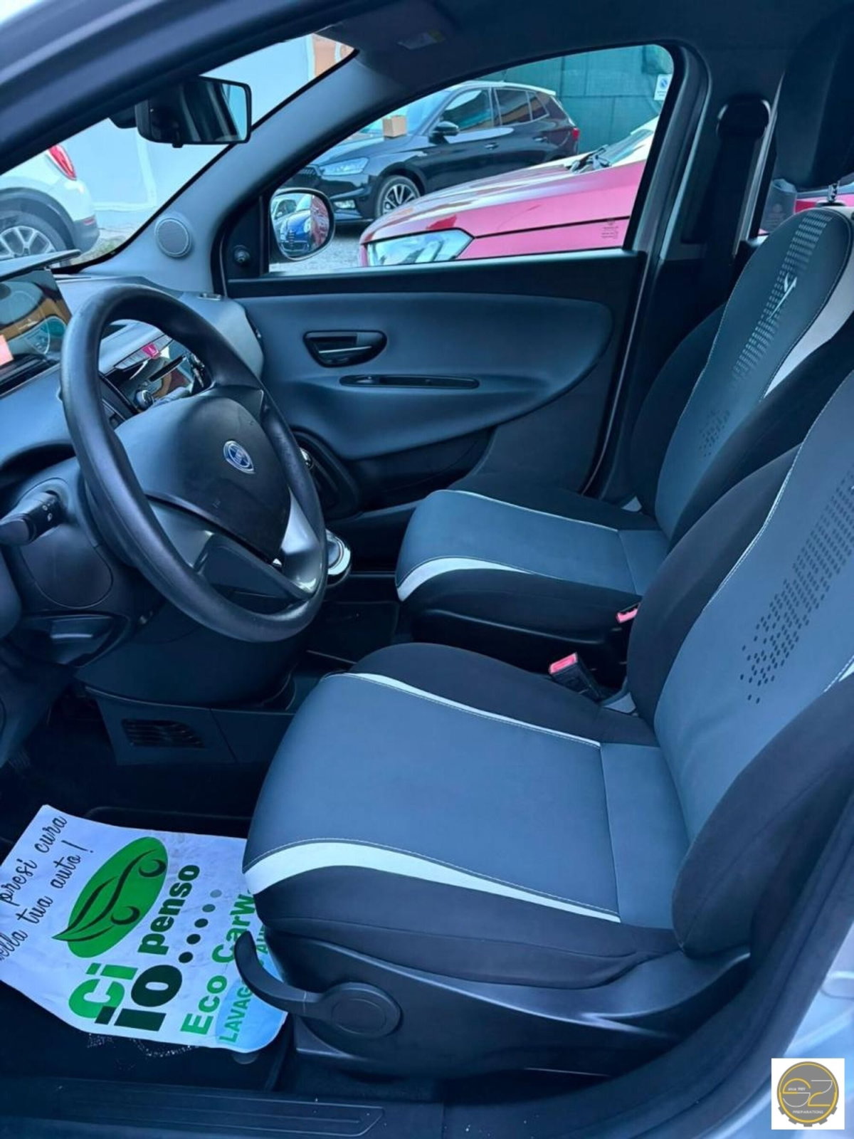 Lancia Ypsilon 1.2 69 CV 5 porte Silver (3)