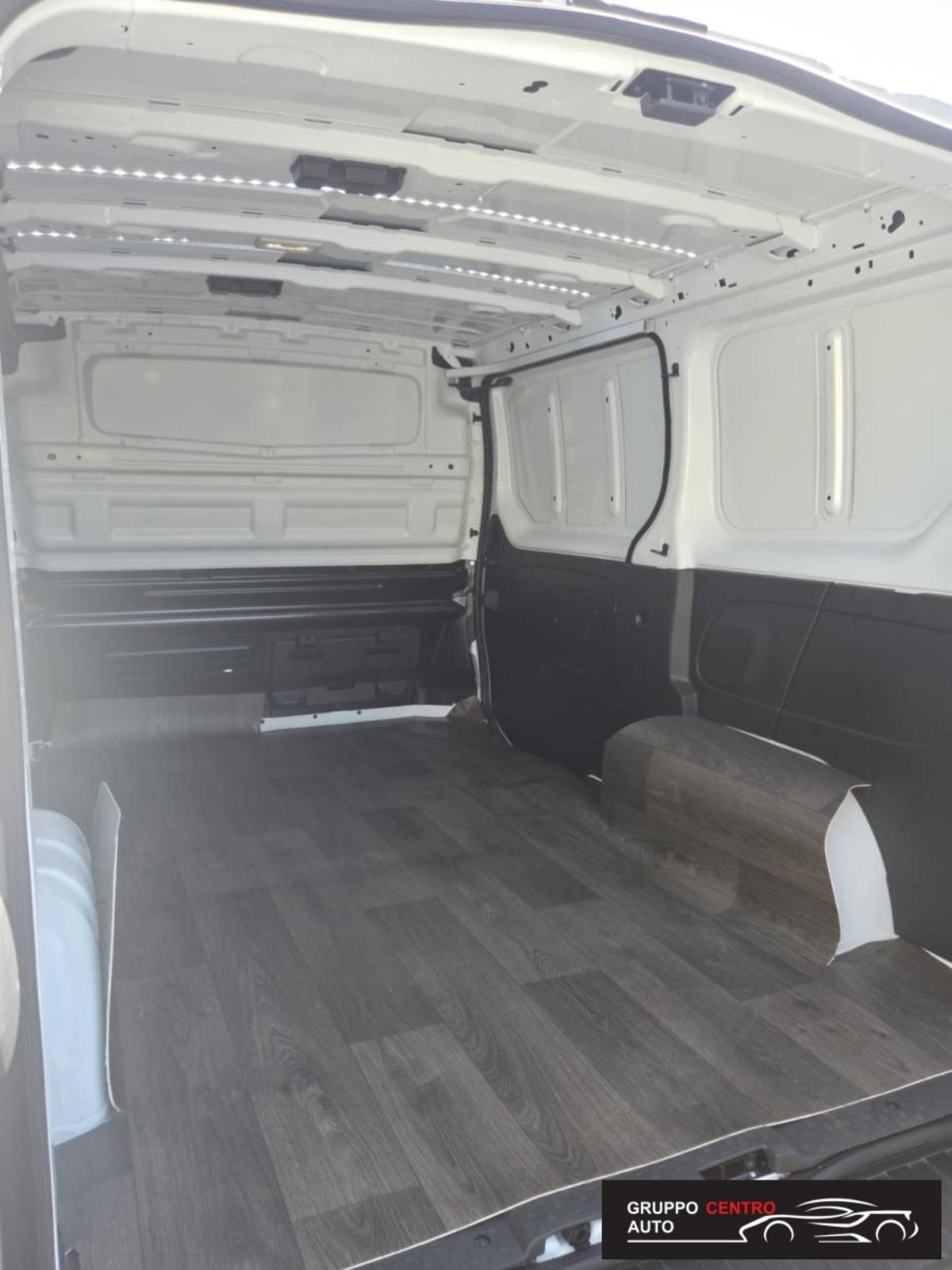 Nissan Primastar Furgone van 27 2.0 dci 130cv S&S L1H1 Visia (18)