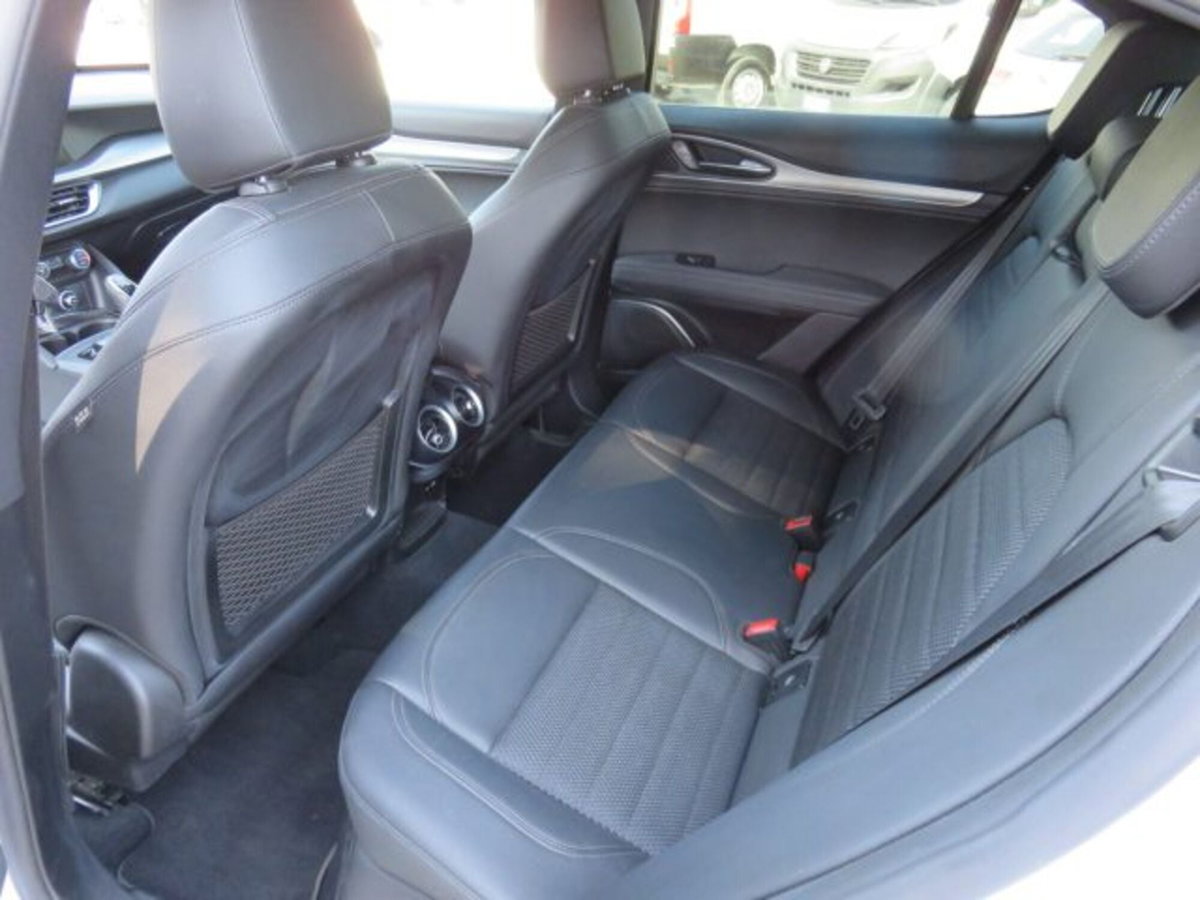 Alfa Romeo Stelvio Stelvio 2.0 Turbo 200 CV AT8 Q4 Sprint (15)