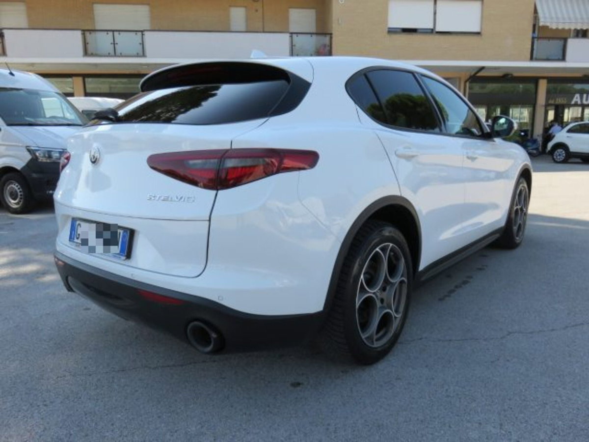 Alfa Romeo Stelvio Stelvio 2.0 Turbo 200 CV AT8 Q4 Sprint (2)