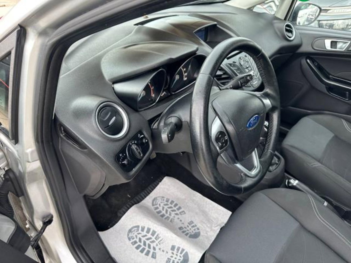 Ford Fiesta Plus 1.2 60CV 5 porte (13)