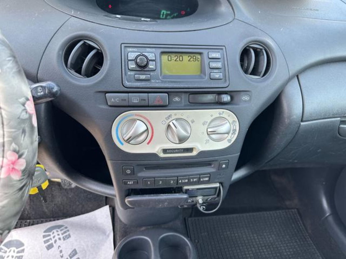 Toyota Yaris D-4D cat 3 porte Sol (16)
