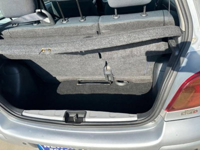 Toyota Yaris D-4D cat 3 porte Sol (9)