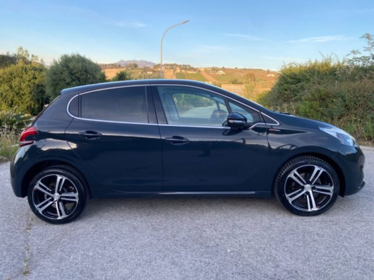 Peugeot 208 Turbo 110 EAT6 S&S 5 porte GT Line (9)