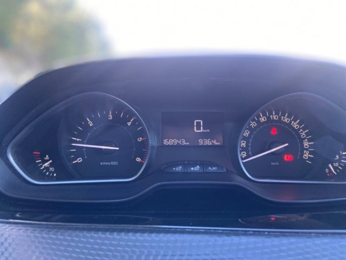 Peugeot 2008 100 Allure (13)