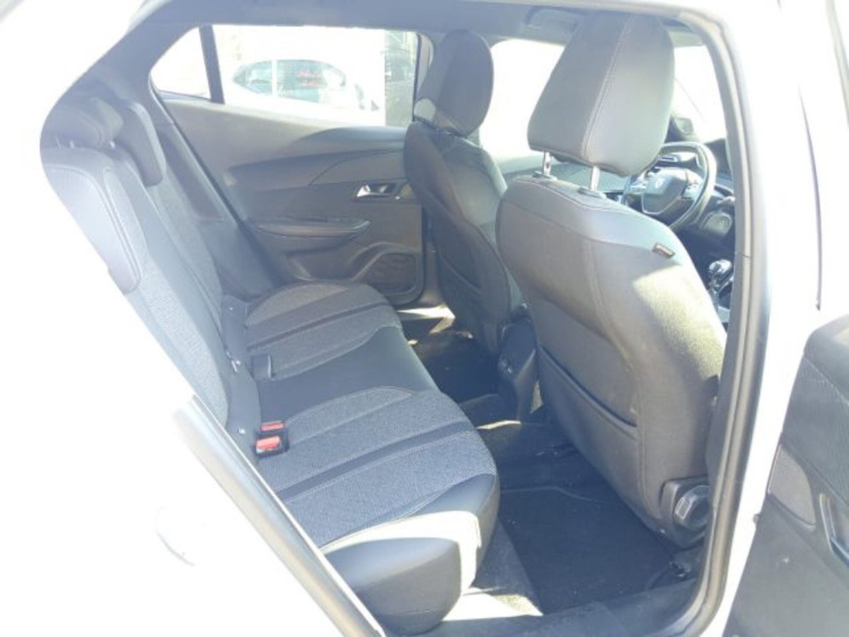 Peugeot 2008 PureTech 100 S&S Allure (7)