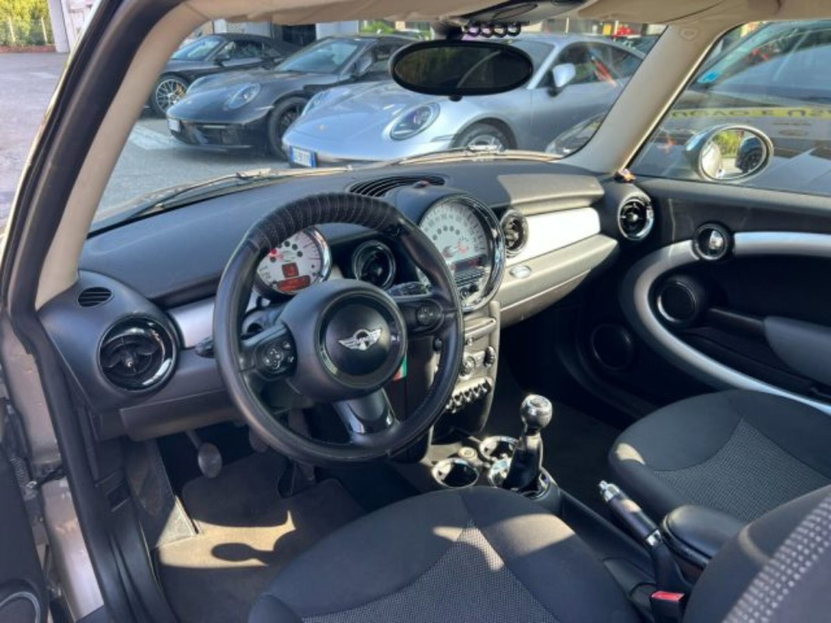 MINI Mini 1.6 16V Cooper D (11)