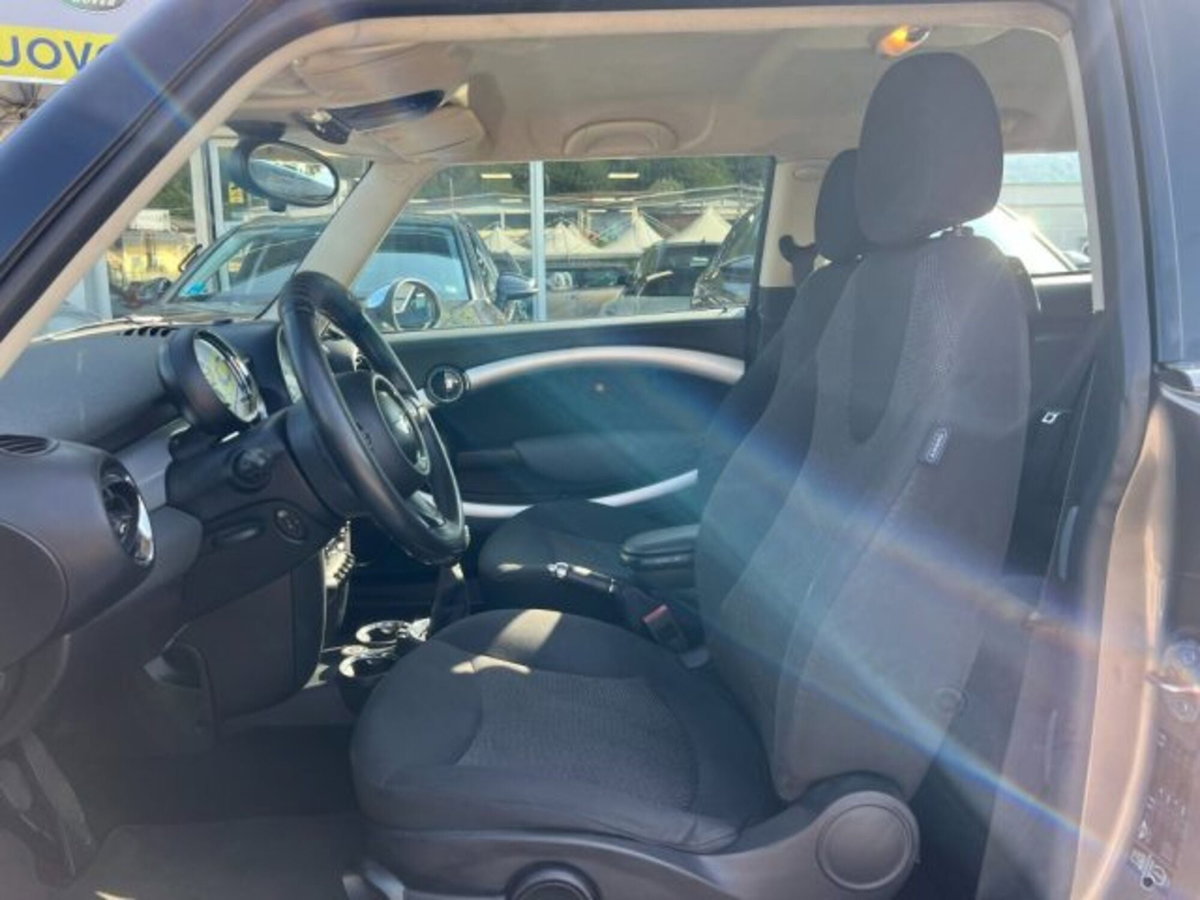 MINI Mini 1.6 16V Cooper D (13)