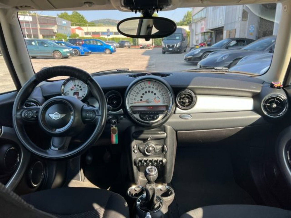 MINI Mini 1.6 16V Cooper D (14)