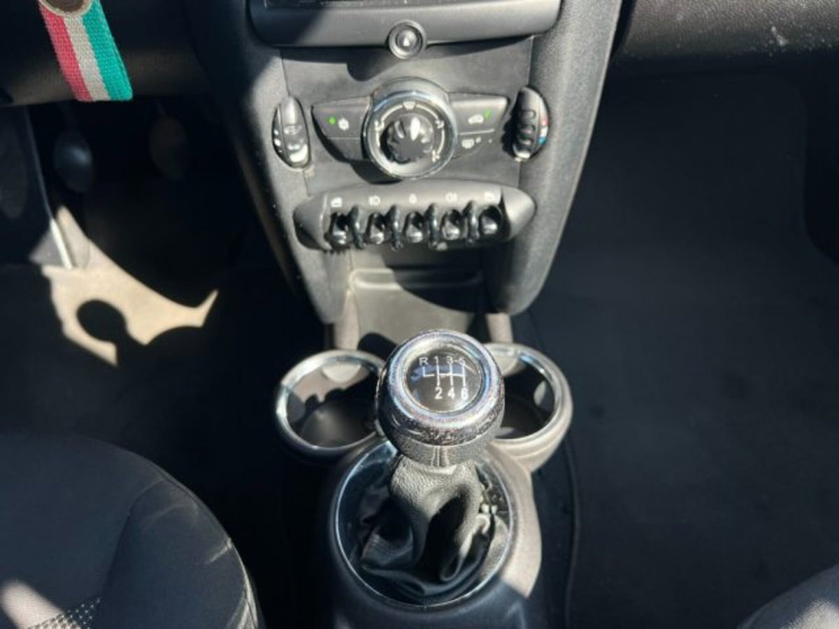 MINI Mini 1.6 16V Cooper D (17)