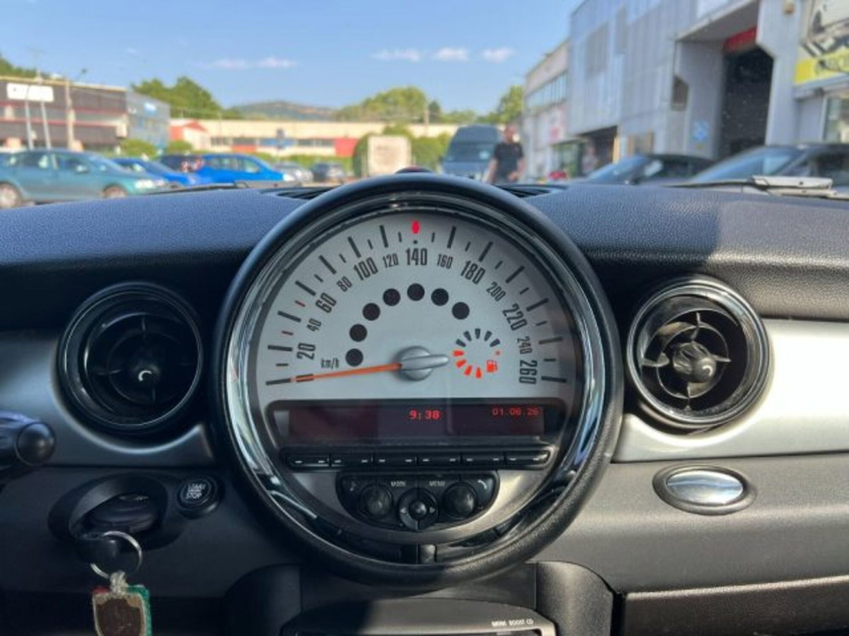 MINI Mini 1.6 16V Cooper D (18)