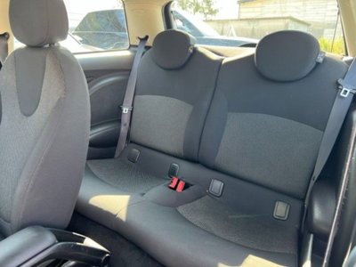 MINI Mini 1.6 16V Cooper D (19)