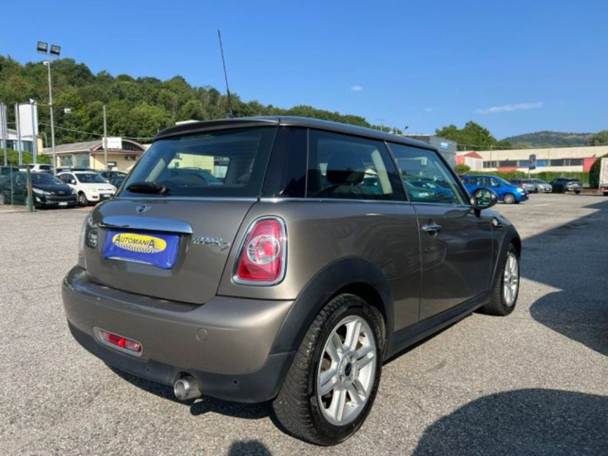 MINI Mini 1.6 16V Cooper D (8)