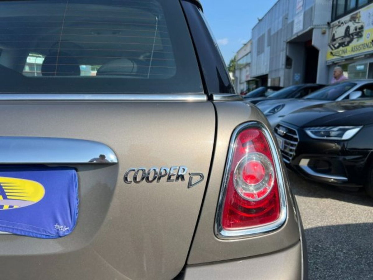 MINI Mini 1.6 16V Cooper D (9)