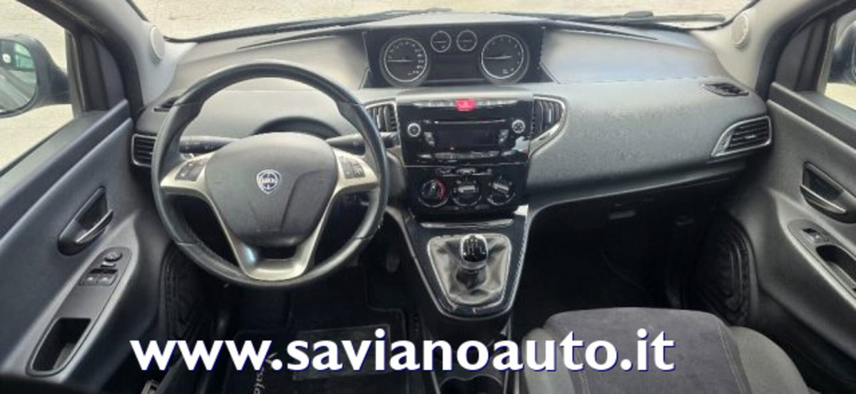 Lancia Ypsilon 0.9 TwinAir 85 CV 5 porte Metano Ecochic Gold (8)