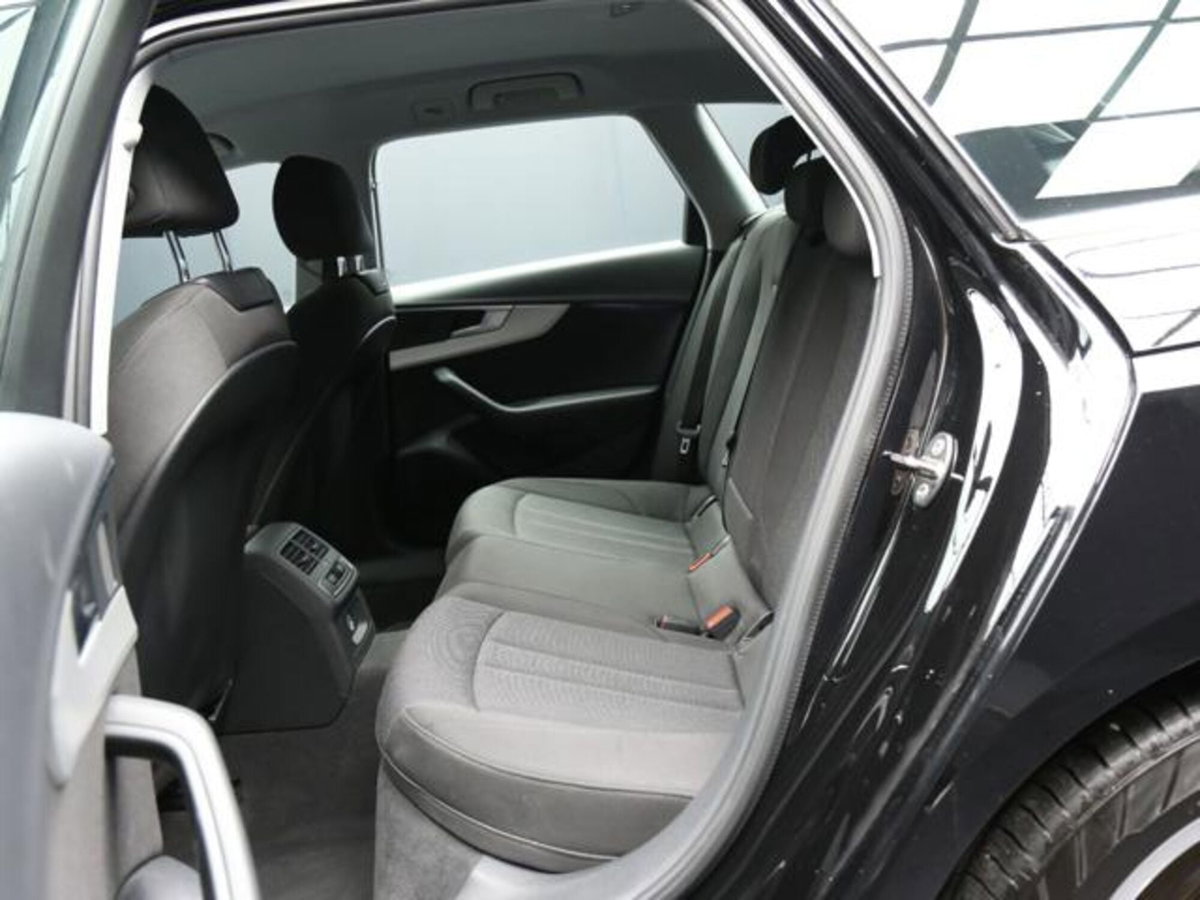 Audi A4 Avant 35 TDI/163 CV S tronic Business Advanced (4)