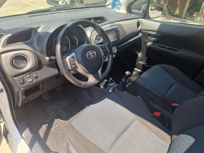 Toyota Yaris 1.3 5 porte Active (10)