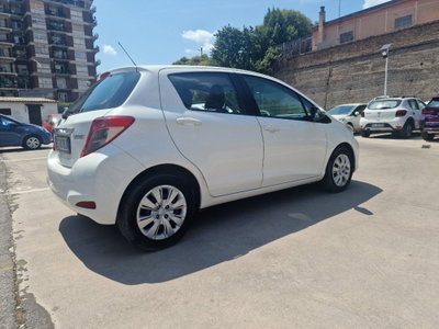 Toyota Yaris 1.3 5 porte Active (2)