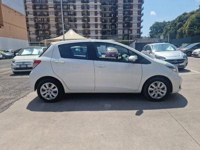 Toyota Yaris 1.3 5 porte Active (4)