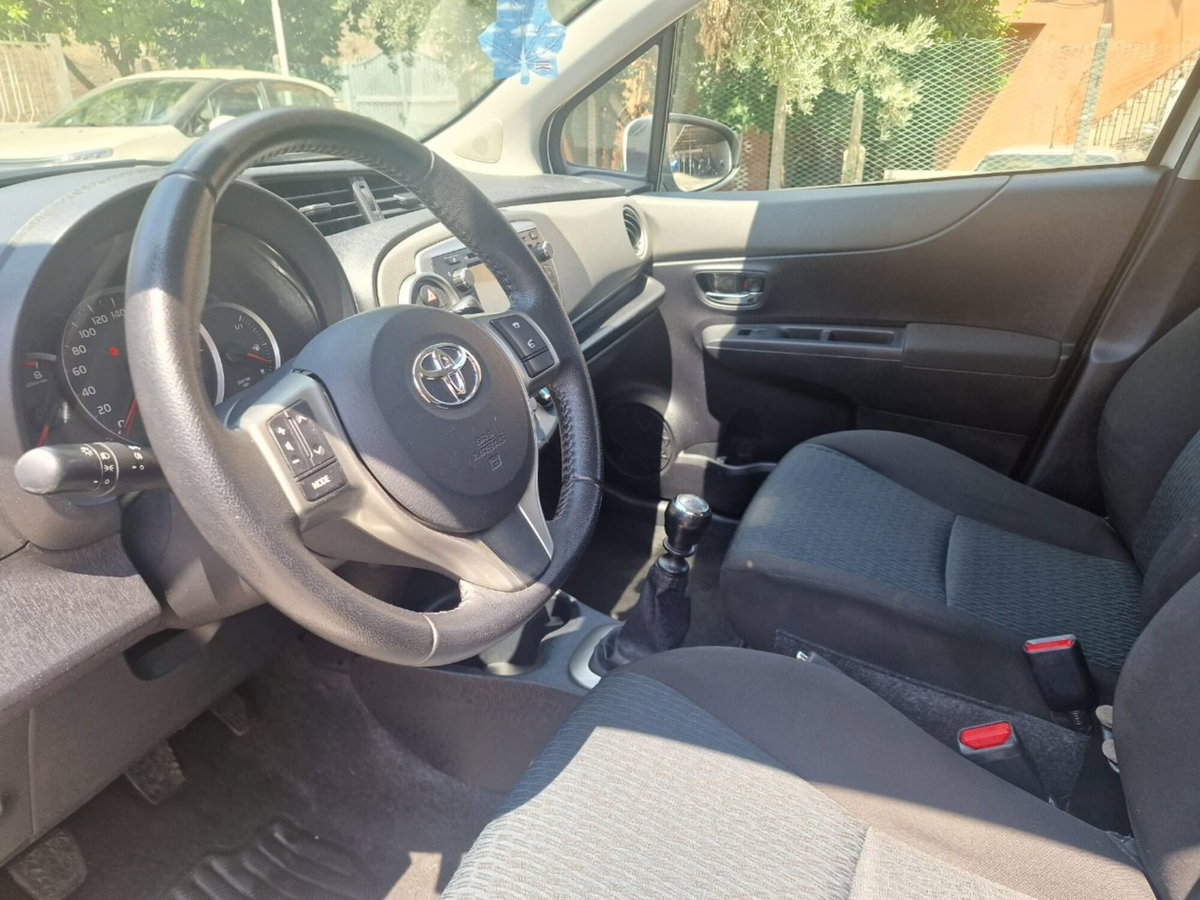 Toyota Yaris 1.3 5 porte Active (7)