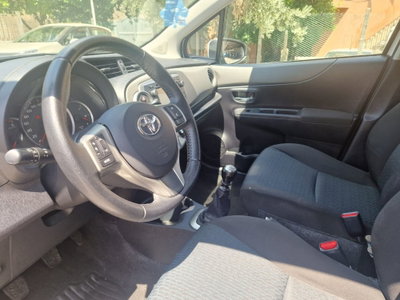 Toyota Yaris 1.3 5 porte Active (7)