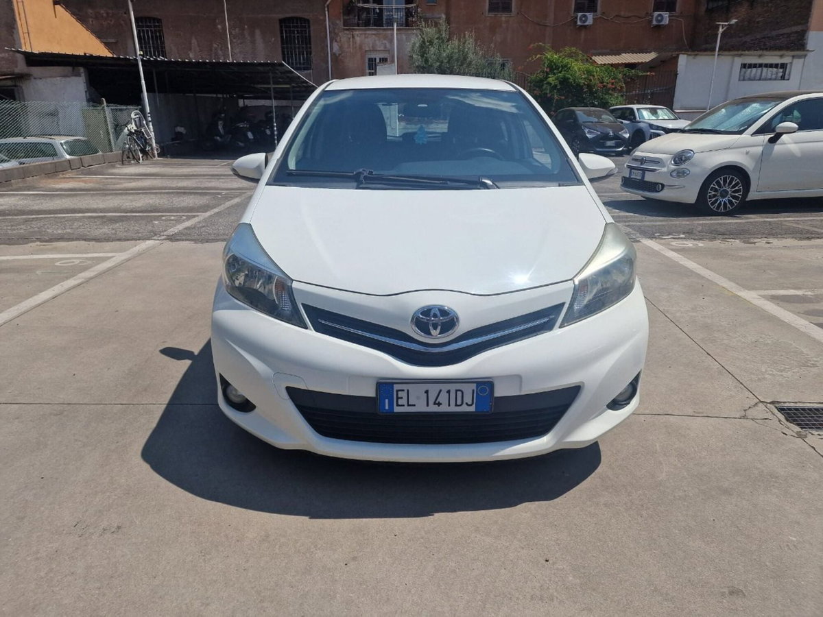 Toyota Yaris 1.3 5 porte Active (8)