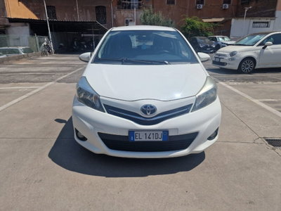 Toyota Yaris 1.3 5 porte Active (8)