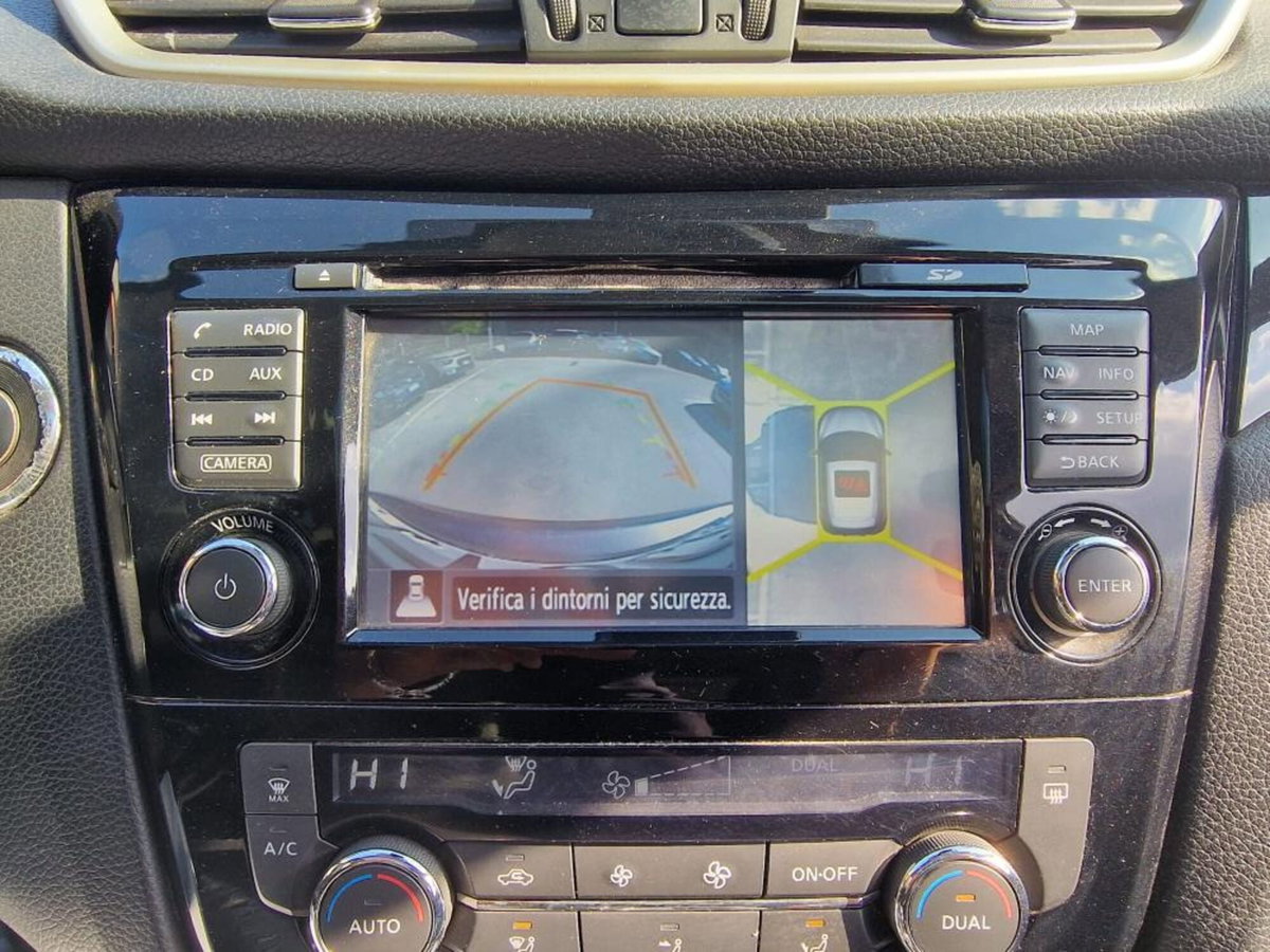 Nissan Qashqai 1.6 dCi 4WD Tekna (12)