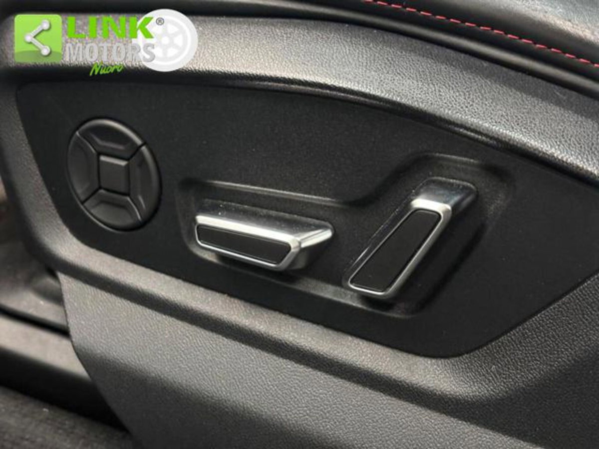 Audi RS Q8 Q8 4.0 mhev 48V 600cv tiptronic (18)