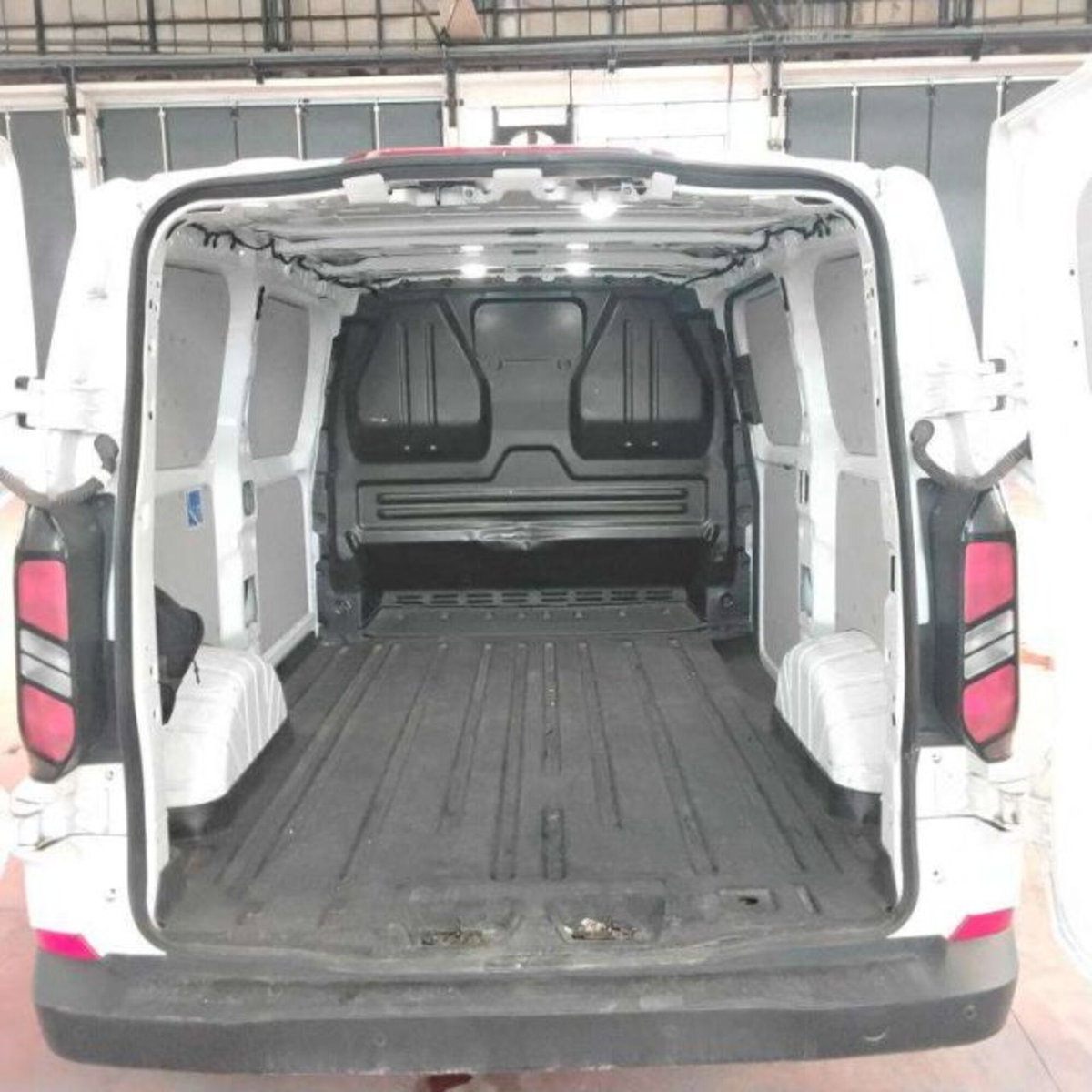 Ford Transit Custom  320 2.0 ecoblue 136cv combi M1 Trend L1H1 (8)