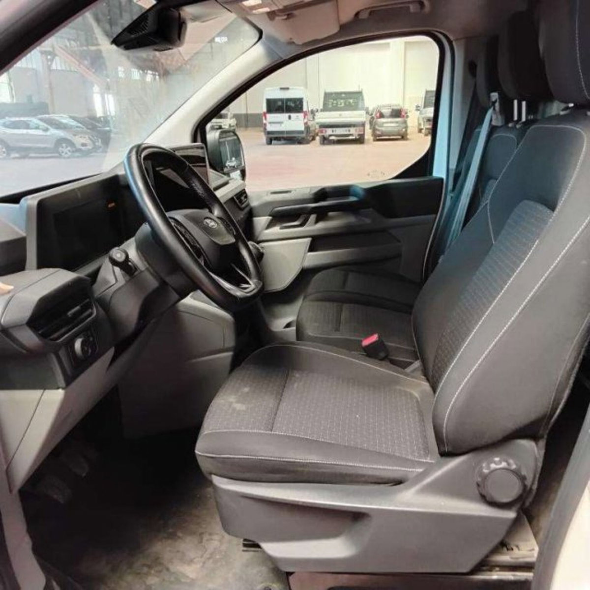 Ford Transit Custom  320 2.0 ecoblue 136cv combi M1 Trend L1H1 (12)