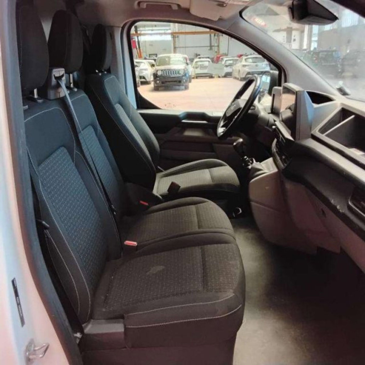 Ford Transit Custom  320 2.0 ecoblue 136cv combi M1 Trend L1H1 (9)