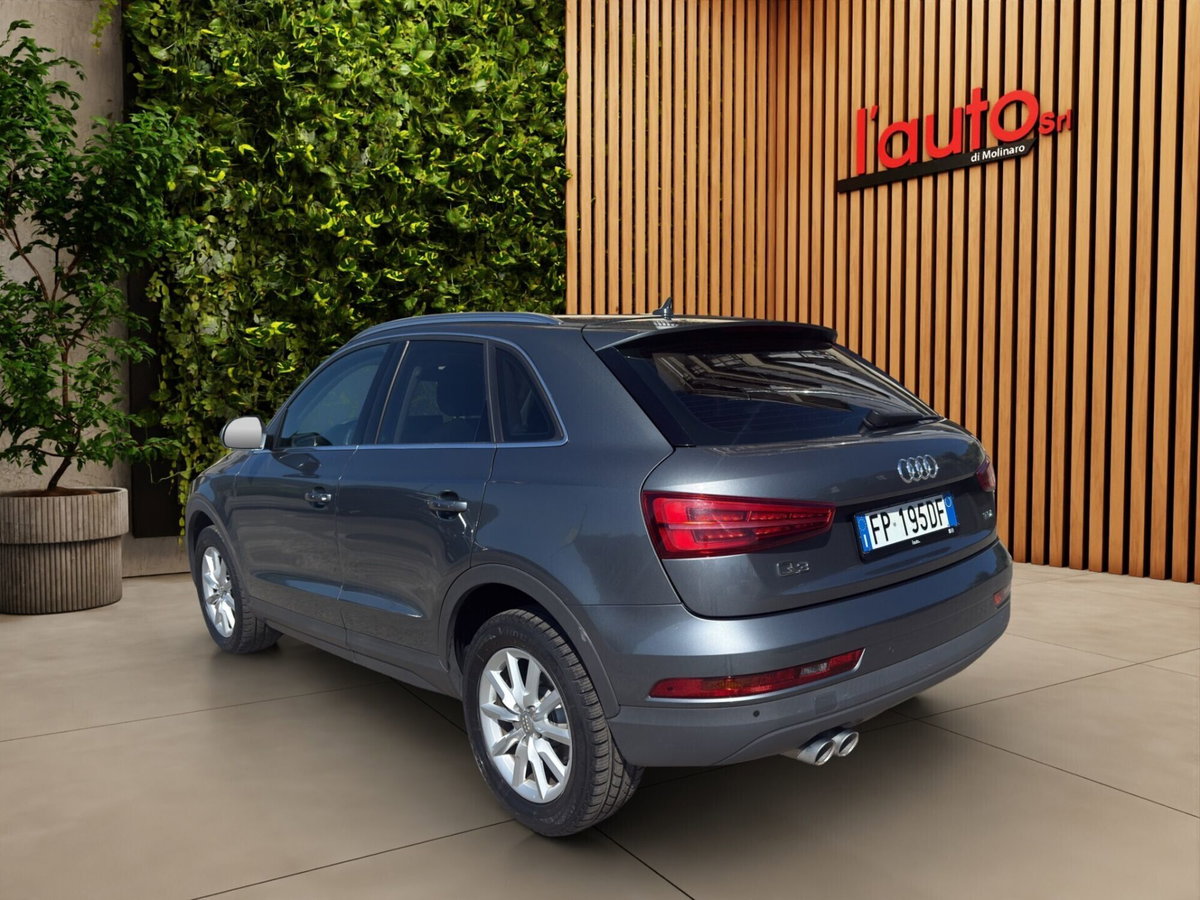 Audi Q3 2.0 TDI 120 CV (4)